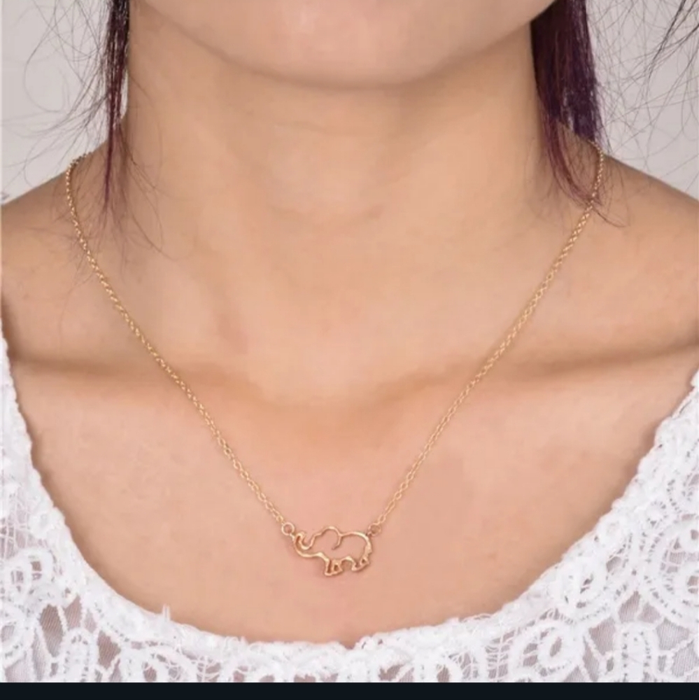 🐘🐘NEW🐘🐘VERY NICE!! Hollow Elephant Necklace in GOLD Plating 🐘🐘 - Picture 4 of 13